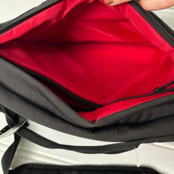 Helly Hansen Black Messenger Bag  Adjustable Shoulder Strap Broken Back Zipper - Picture 9 of 16